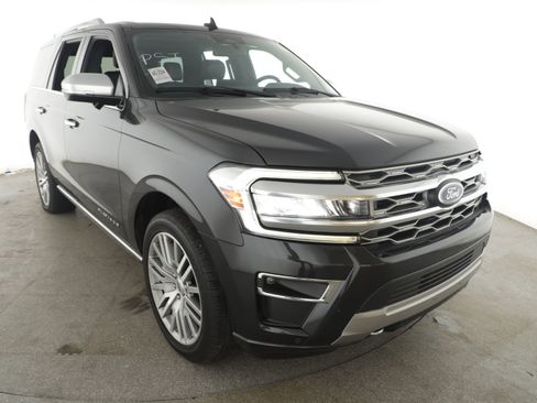 Used 2023 Ford Expedition Platinum image 3