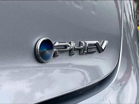 Used 2025 Toyota Prius Plug-In Hybrid image 9