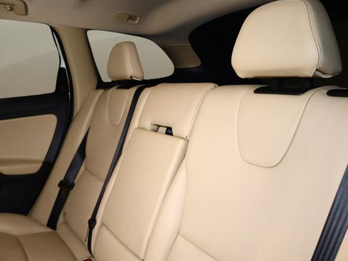 Used 2016 Volvo XC60 T6 Platinum w/ Climate Package image 16