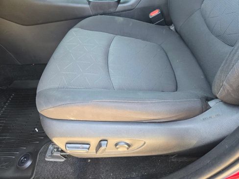 Used 2021 Toyota RAV4 XLE w/ XLE Grade Weather Package AWD/4WD image 13