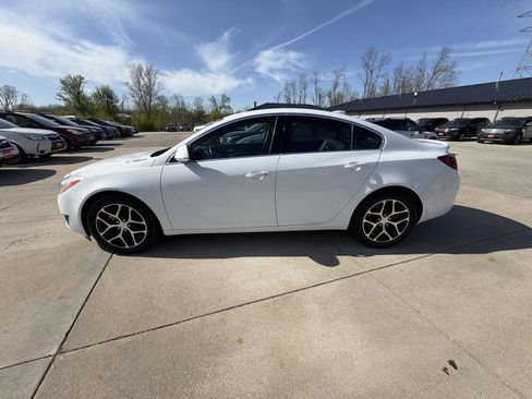 Used 2017 Buick Regal Sport Touring image 5