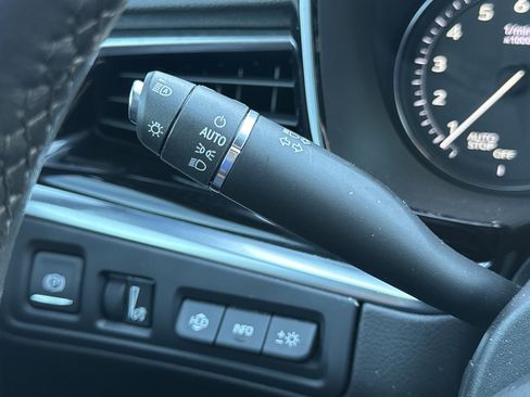 Used 2023 Cadillac XT6 Premium Luxury w/ Technology Package image 16