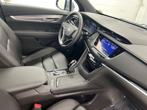 Used 2023 Cadillac XT6 Luxury image 27
