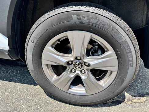 Used 2025 Toyota RAV4 XLE AWD/4WD image 30
