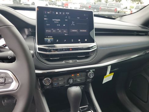 New 2026 Jeep Compass Latitude image 18