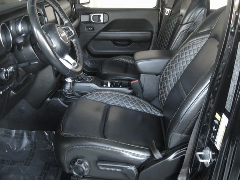 Used 2021 Jeep Wrangler Unlimited Sahara image 9