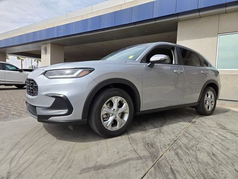 Used 2025 Honda HR-V LX image 2