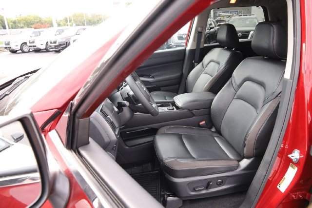 Certified 2025 Nissan Pathfinder SL AWD/4WD image 9