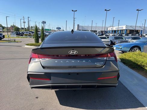 Used 2025 Hyundai Elantra Sport FWD image 10