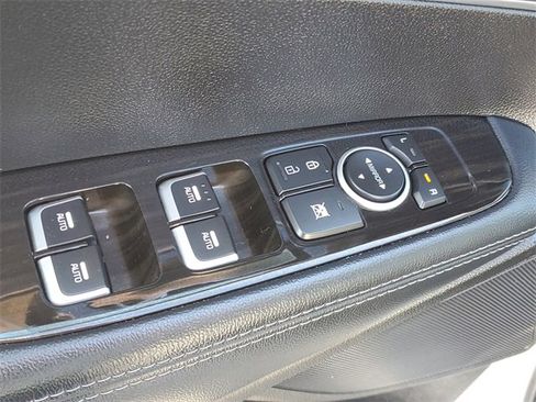 Used 2020 Kia Sorento S image 17