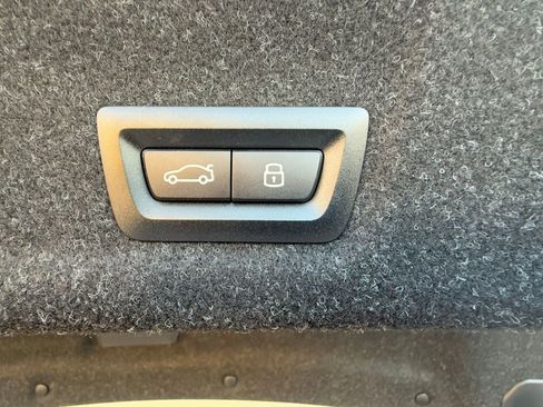 Used 2025 BMW 330i 330i w/ Premium Package image 12