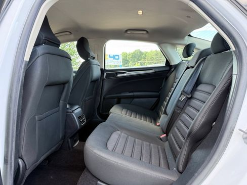 Used 2019 Ford Fusion SE FWD image 15