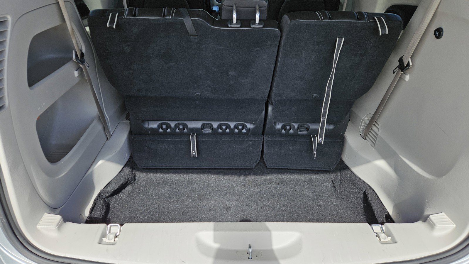 Used 2024 Chrysler Pacifica Touring-L FWD image 19