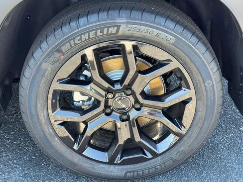 New 2025 Honda Pilot Touring image 11