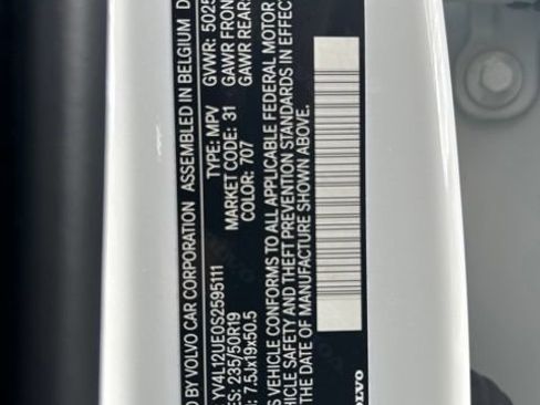 Certified 2025 Volvo XC40 B5 Plus AWD/4WD image 32