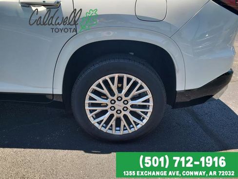 Used 2024 GMC Acadia Denali FWD image 9
