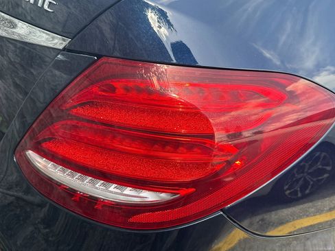 Used 2018 Mercedes-Benz E 400 4MATIC Sedan image 11