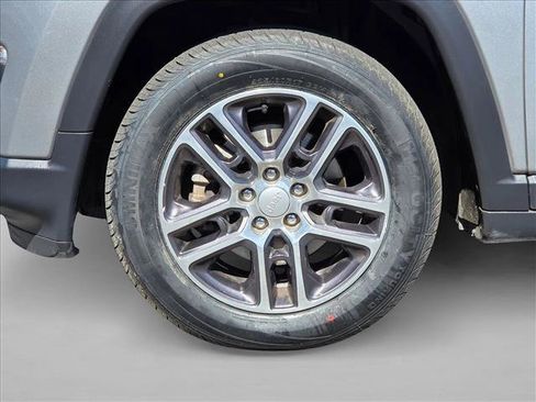 Used 2019 Jeep Compass Latitude image 23