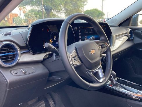 Used 2025 Chevrolet Trax LT w/ LT Convenience Package image 7