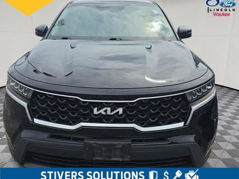 Used 2023 Kia Sorento LX FWD image 3