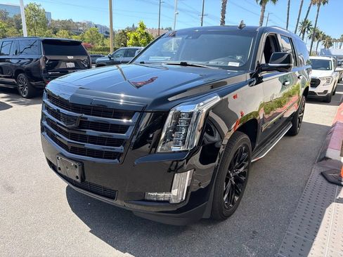 Used 2019 Cadillac Escalade ESV Luxury w/ Escalade Sport Edition RWD image 2