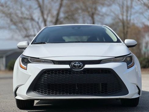 Used 2022 Toyota Corolla LE image 2