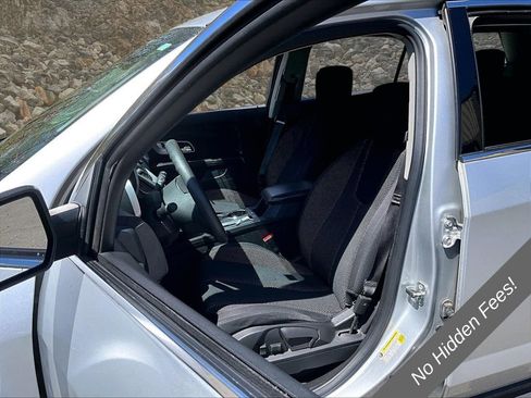 Used 2017 Chevrolet Equinox LS FWD image 21