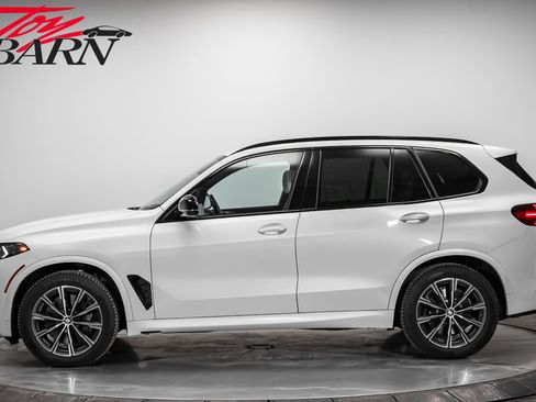 Used 2024 BMW X5 M60i image 2