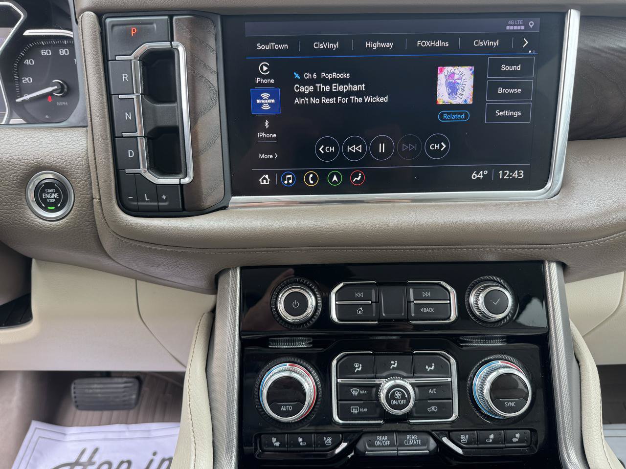 Used 2021 GMC Yukon XL Denali w/ Advanced Technology Package AWD/4WD image 11