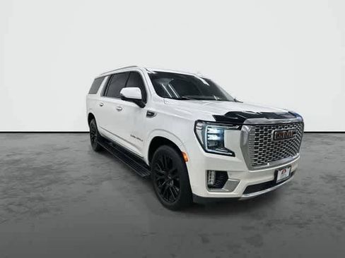 Used 2021 GMC Yukon XL Denali w/ Denali Premium Package image 6
