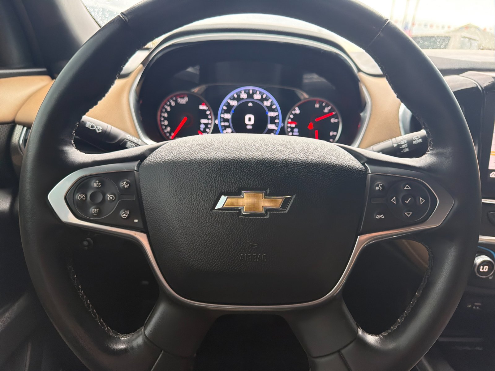 Used 2023 Chevrolet Traverse Premier FWD image 27