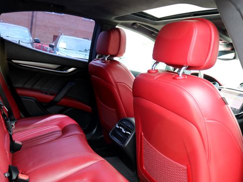 Used 2021 Maserati Ghibli S image 40