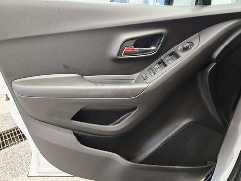 Certified 2020 Chevrolet Trax LS w/ Tint and Cruise Package image 28