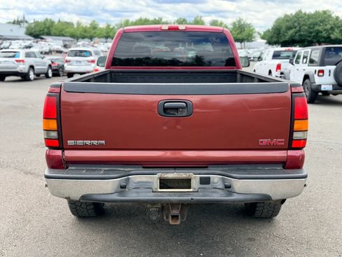 Used 2004 GMC Sierra 2500 SLT w/ Heavy-Duty Power Package AWD/4WD image 4