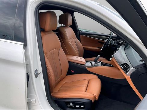 Used 2019 BMW 530i w/ Luxury Package RWD image 9