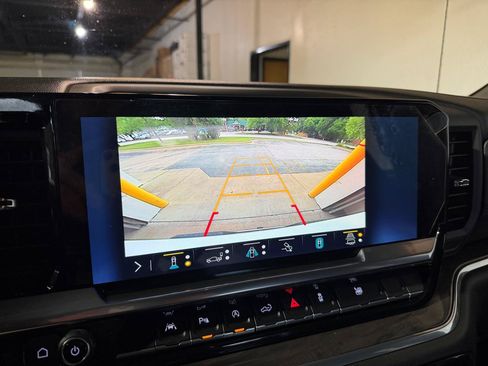 Used 2023 Chevrolet Silverado 1500 LTZ AWD/4WD image 17