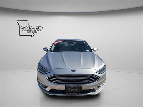 Used 2018 Ford Fusion Titanium image 3