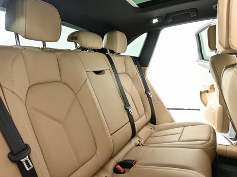 Certified 2025 Porsche Macan AWD/4WD image 22