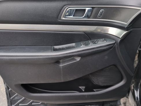 Used 2019 Ford Explorer XLT w/ Equipment Group 201A image 11