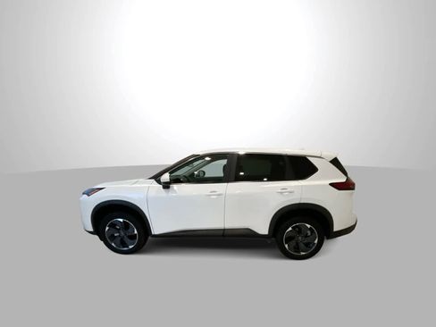 Used 2024 Nissan Rogue SV image 5