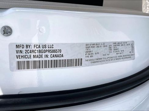 Used 2023 Chrysler Pacifica Touring-L FWD image 33