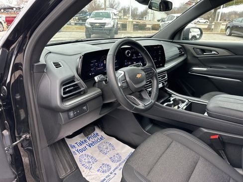 Used 2025 Chevrolet Traverse LT image 60