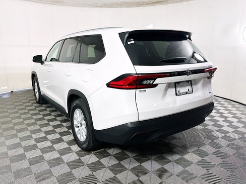 Used 2024 Toyota Grand Highlander FWD image 5