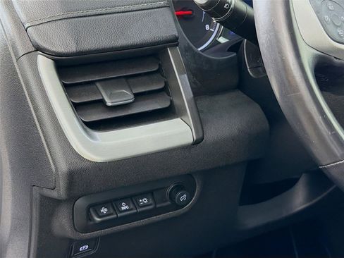 Used 2022 GMC Terrain SLT w/ Tech Package AWD/4WD image 10