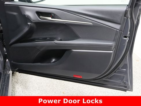 Used 2025 Toyota Camry SE image 35