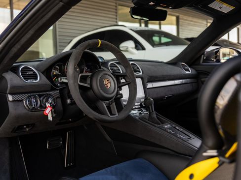 Certified 2025 Porsche 718 Cayman GT4 RS image 4