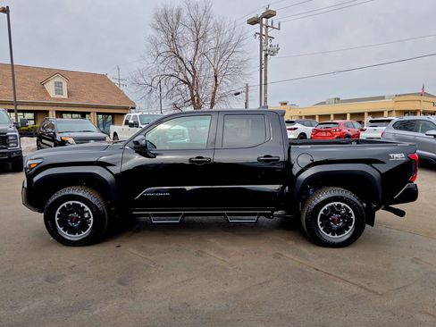 Used 2024 Toyota Tacoma TRD Off-Road image 14