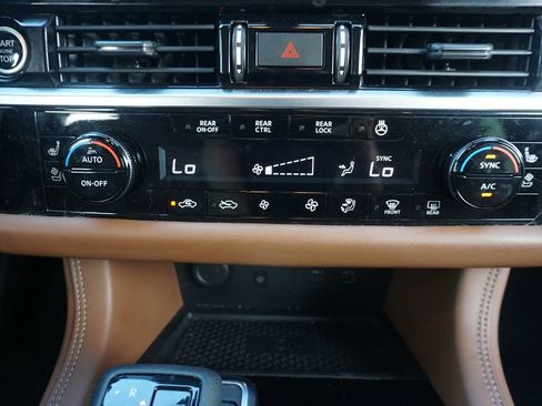 Used 2023 Nissan Pathfinder Platinum FWD image 12