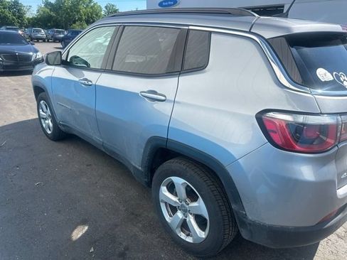 Used 2019 Jeep Compass Latitude AWD/4WD image 4
