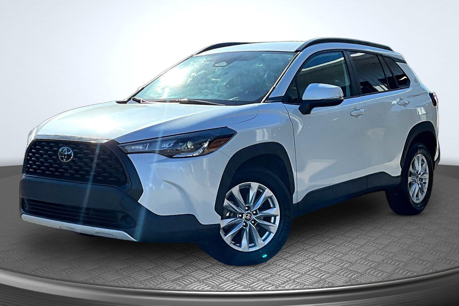 Used 2023 Toyota Corolla Cross LE AWD/4WD image 1